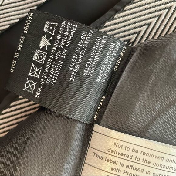 Nikki Jones Montreal Black Puffer Coat Size XS/TP - Picture 11 of 11